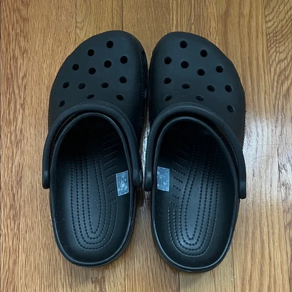 CROCS Classic Black Clogs - Picture 2 of 3